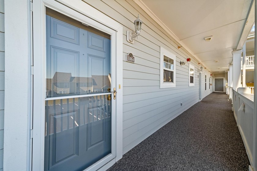 Impeccably maintained and beautifully upgraded 2-bedroom, 2-bath - photo 33