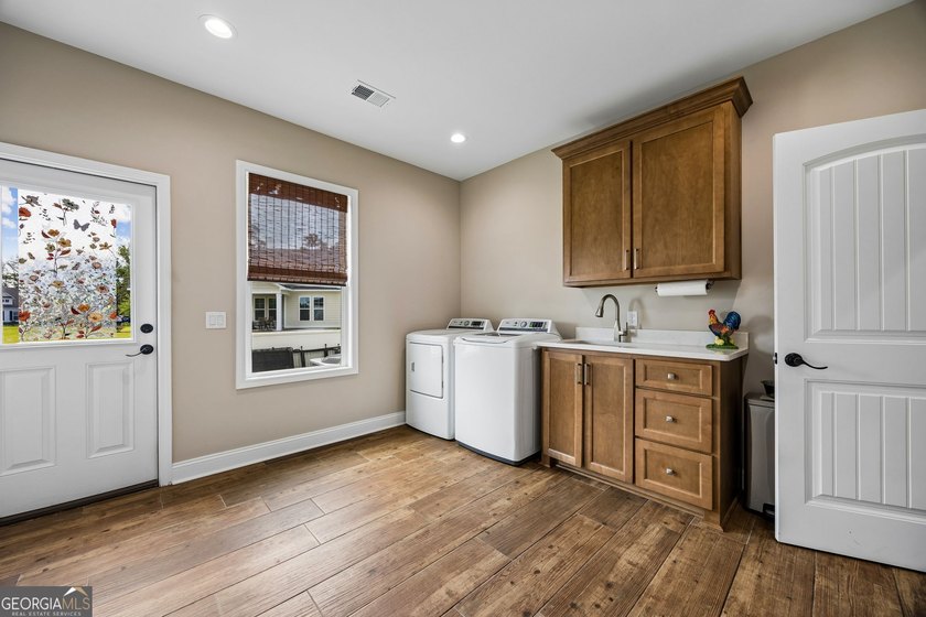 SHOWING LIKE A MODEL HOME, this exceptional custom-built - photo 39