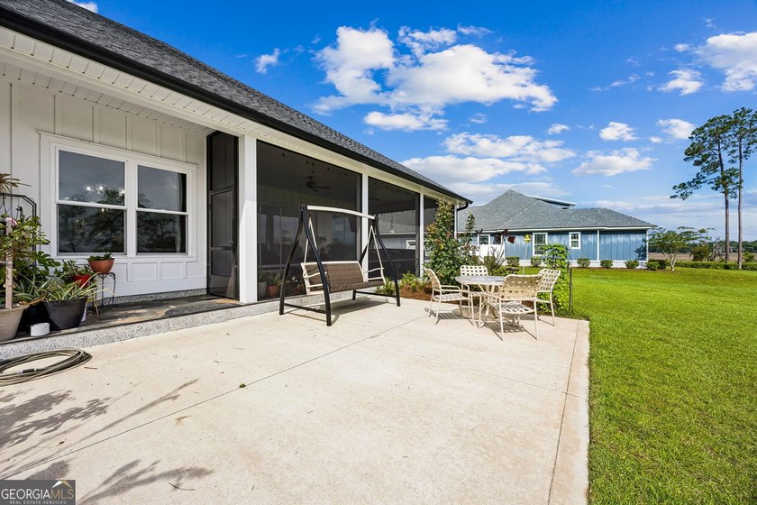 SHOWING LIKE A MODEL HOME, this exceptional custom-built - photo 46