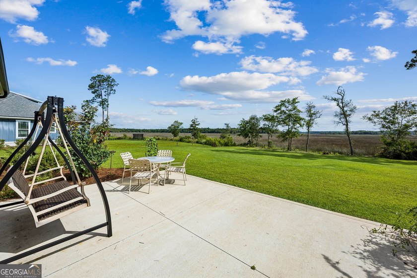 SHOWING LIKE A MODEL HOME, this exceptional custom-built - photo 47