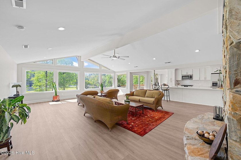 Completely reimagined waterfront residence on the Trent River - photo 2