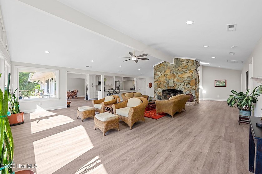 Completely reimagined waterfront residence on the Trent River - photo 3