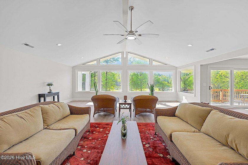 Completely reimagined waterfront residence on the Trent River - photo 4