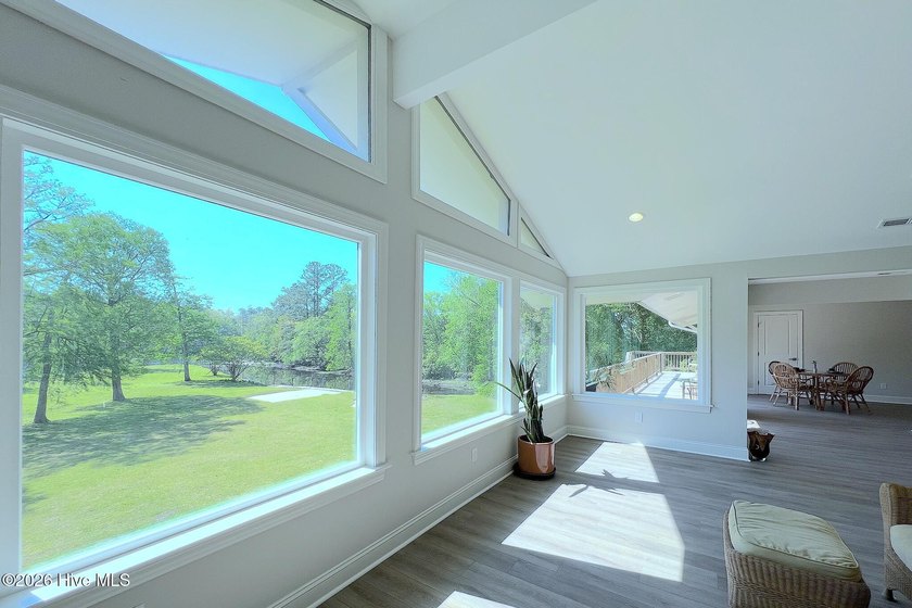 Completely reimagined waterfront residence on the Trent River - photo 6