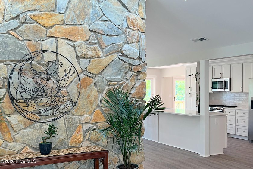 Completely reimagined waterfront residence on the Trent River - photo 9