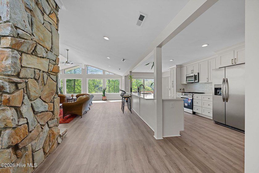 Completely reimagined waterfront residence on the Trent River - photo 10