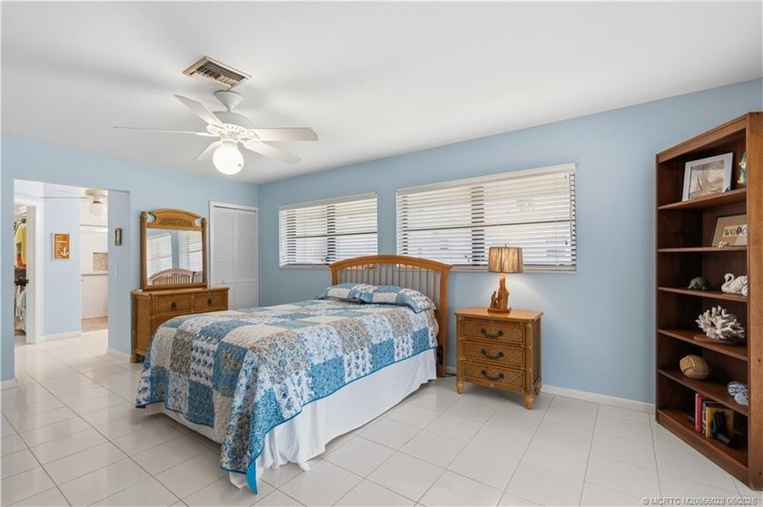 Rare waterfront opportunity in Seagate Harbor! Lovingly - photo 14