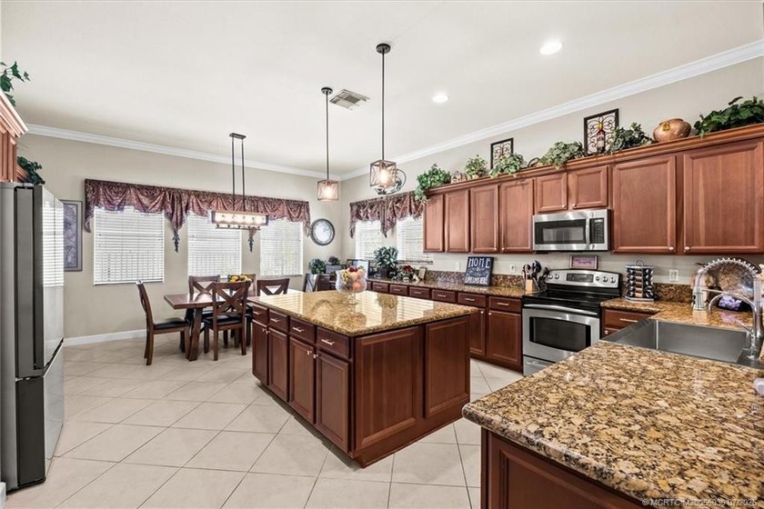 Rare opportunity in prestigious Highland Reserve! This - photo 15