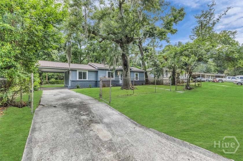 Welcome home to this stunning, fully renovated 2-bedroom, and - photo 8