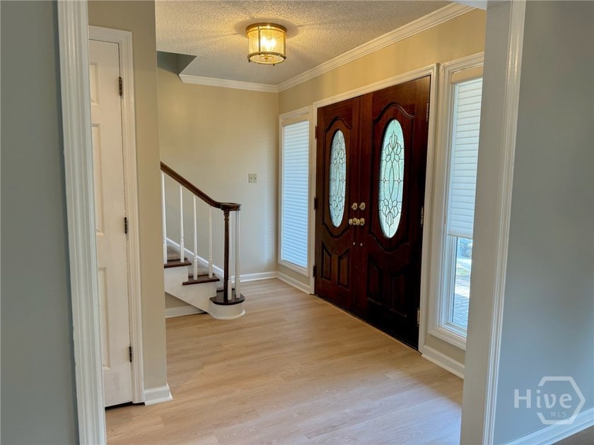 PRICE REDUCED !! Now is the time to make your move! Positioned - photo 3