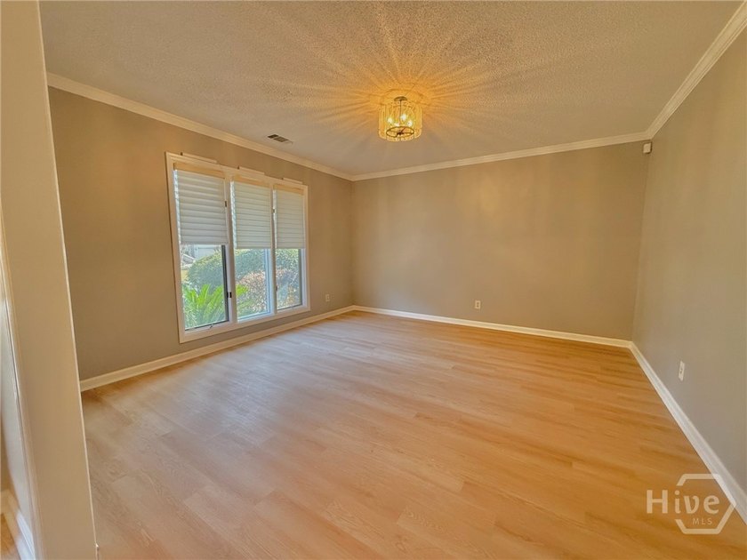 PRICE REDUCED !! Now is the time to make your move! Positioned - photo 4