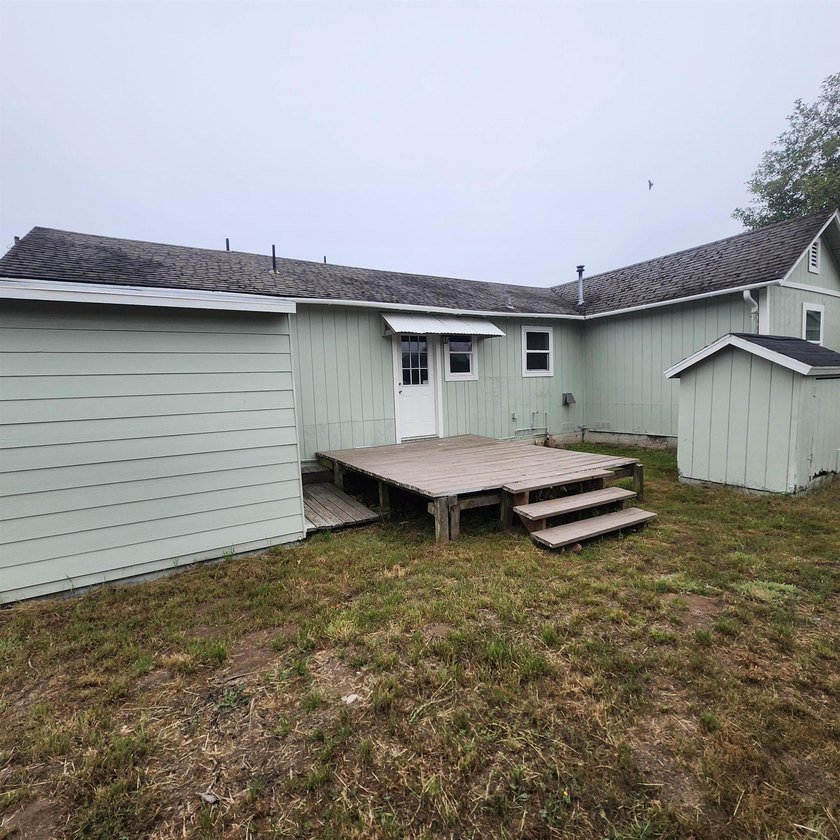 Cute home in an up-and-coming neighborhood. Properties in the - photo 3