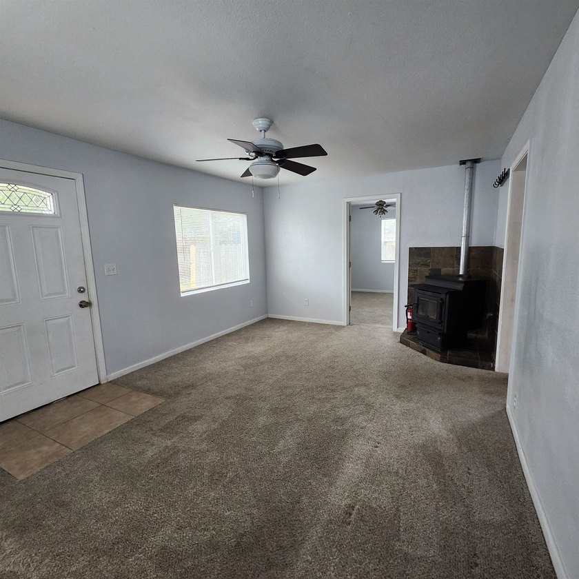 Cute home in an up-and-coming neighborhood. Properties in the - photo 5