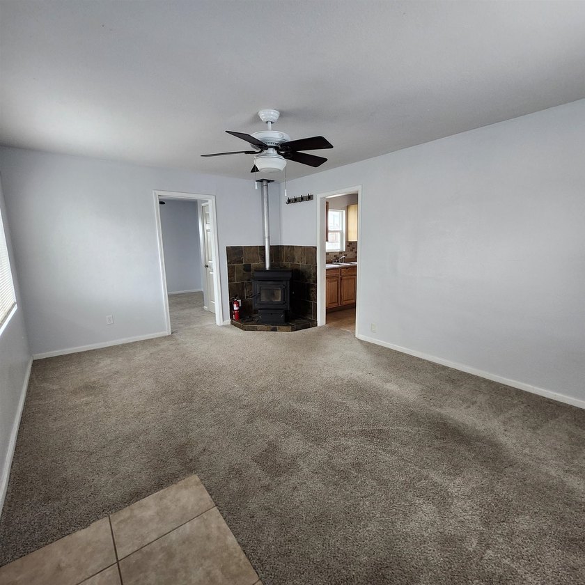 Cute home in an up-and-coming neighborhood. Properties in the - photo 6