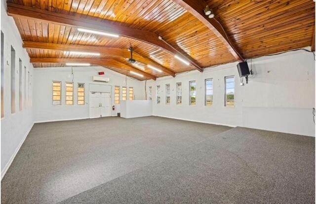 Versatile property with endless potential! Well maintained - photo 12