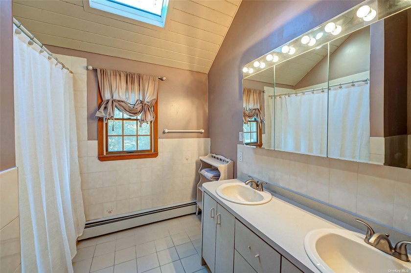 Welcome to 43 Hollins Ln., a charming Colonial home featuring a - photo 21