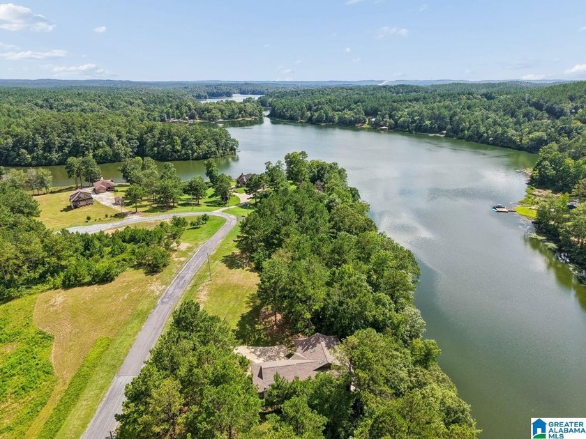Welcome to 290 Paint Creek Overlook in the gated Waterford at - photo 9