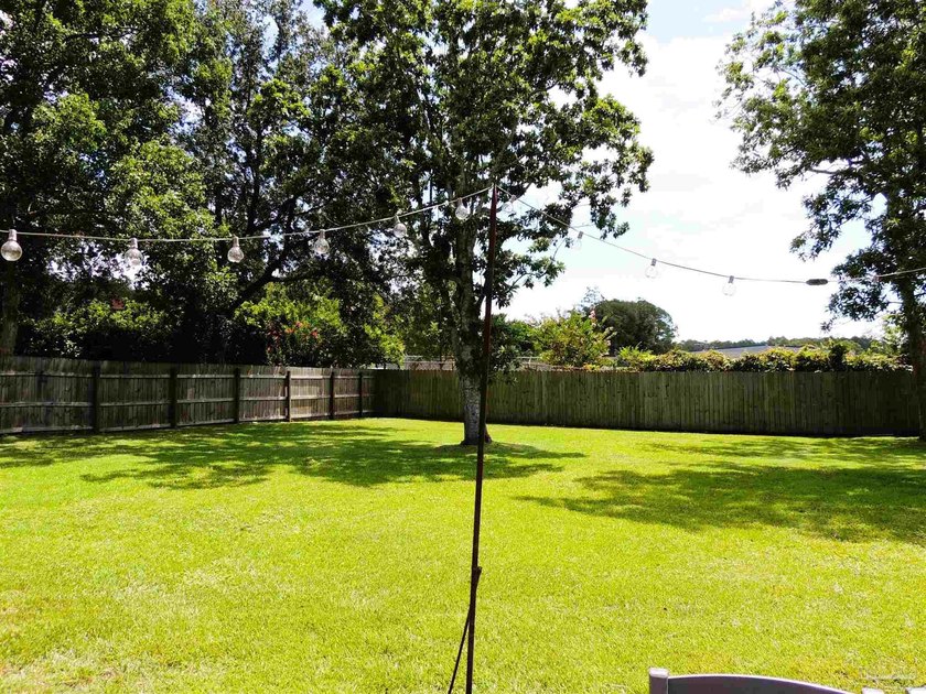 Tucked away on a quiet cul-de-sac lot in Belle Meadow, this - photo 33