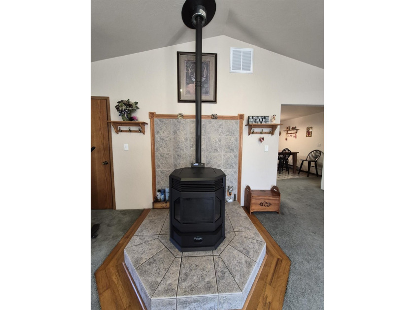 Beautifully Maintained Home Near the Ocean &amp; Redwood National - photo 8