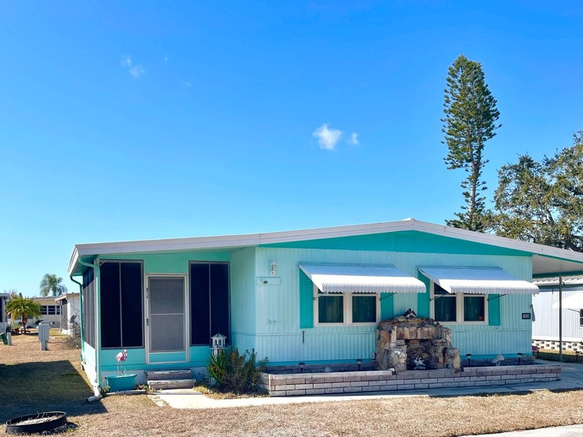 PRICED RIGHT &amp; MOVE-IN READY!! Welcome to this charming 2BD/2BA - photo 2