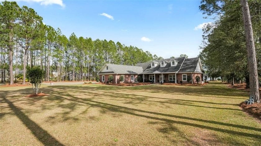 Thoughtfully designed and beautifully detailed, this spacious - photo 10