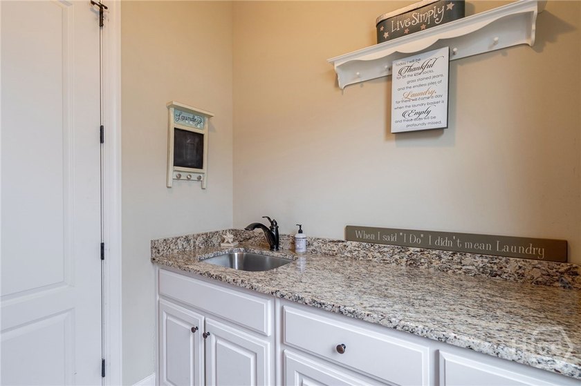 Welcome to 1405 Evergreen Park, a beautifully appointed estate - photo 31
