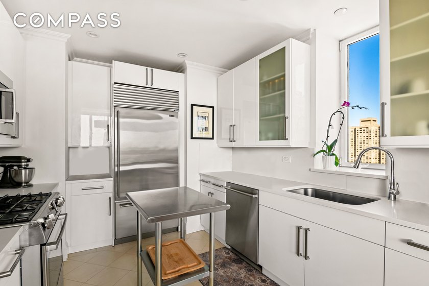 Rediscover a classic Penthouse 7A is a gracious, sun-washed - photo 3