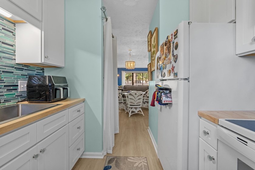 Welcome to this beautifully updated 2-bed/1-bath condo in - photo 15