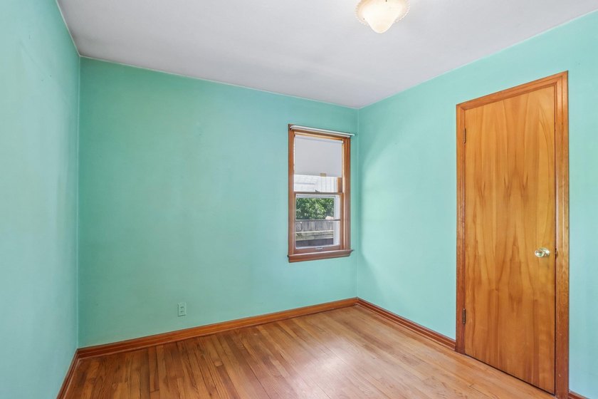 Welcome Home! A great move-in-ready starter home or investment - photo 17