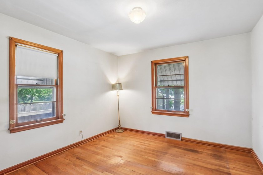 Welcome Home! A great move-in-ready starter home or investment - photo 19