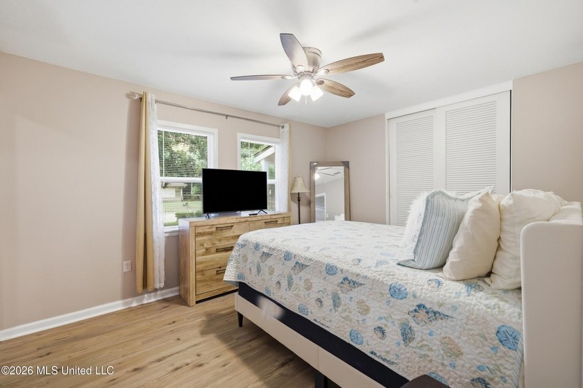 Welcome home to this beautifully updated 4-bedroom, 2-bath home - photo 14