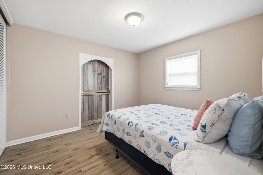 Welcome home to this beautifully updated 4-bedroom, 2-bath home - photo 21