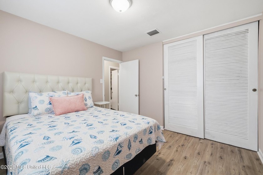 Welcome home to this beautifully updated 4-bedroom, 2-bath home - photo 22