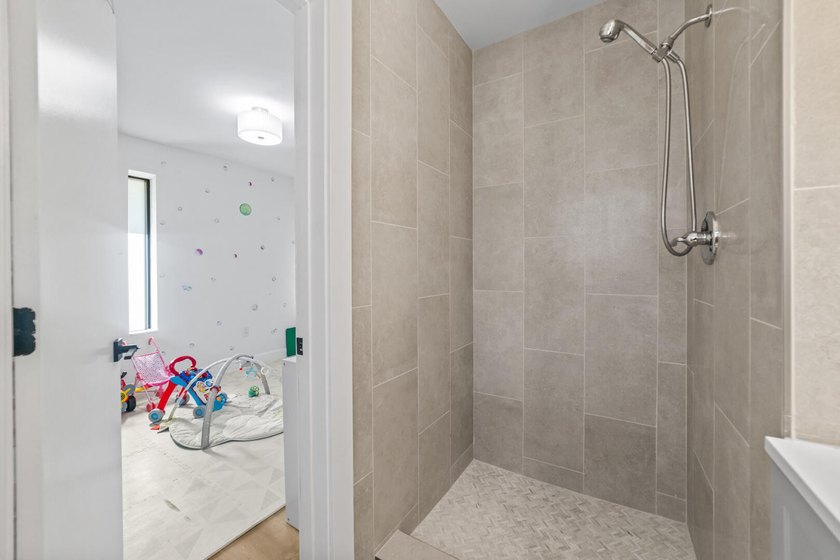 County Squire Estates Custom Gem, Fully Renovated and Move-In - photo 34