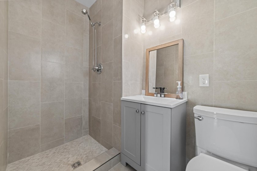 County Squire Estates Custom Gem, Fully Renovated and Move-In - photo 35