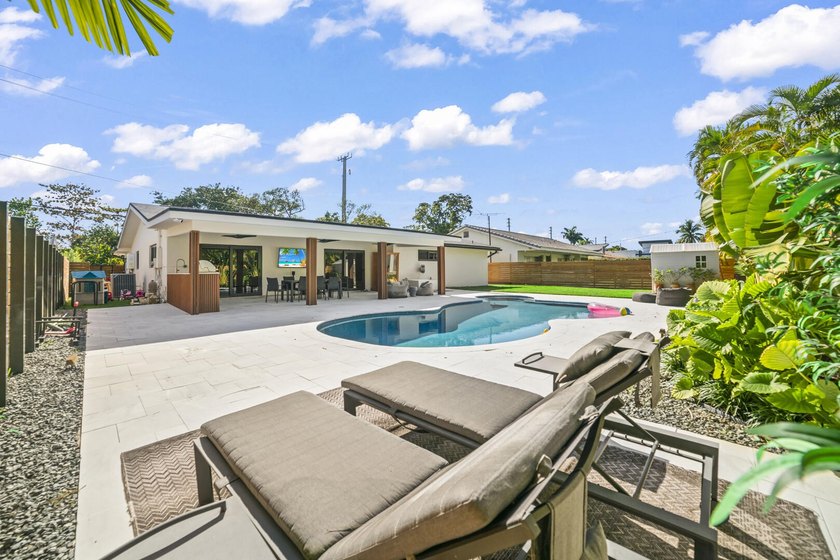 County Squire Estates Custom Gem, Fully Renovated and Move-In - photo 38