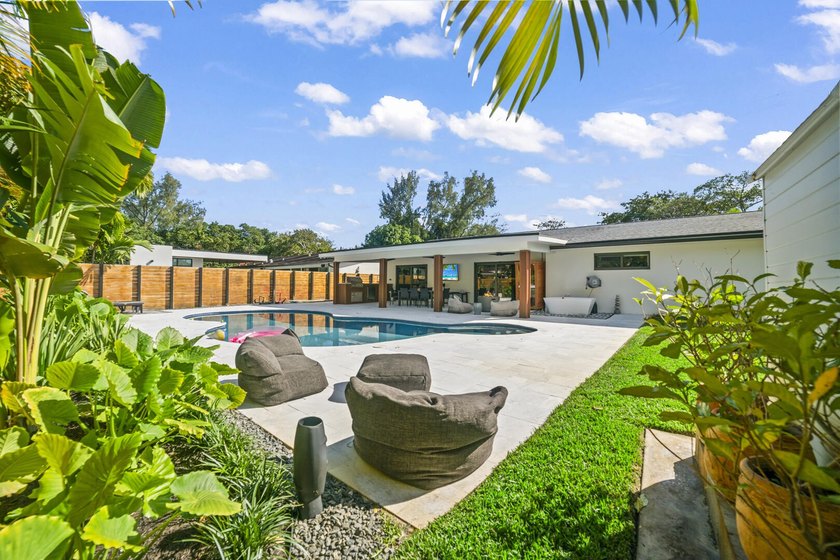 County Squire Estates Custom Gem, Fully Renovated and Move-In - photo 39
