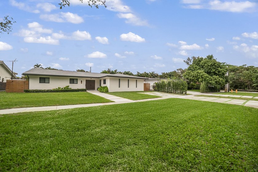 County Squire Estates Custom Gem, Fully Renovated and Move-In - photo 48