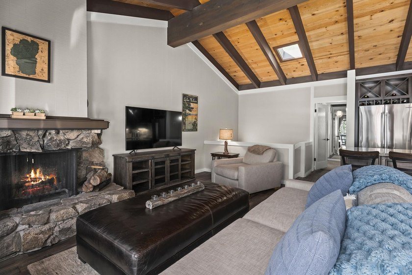 New Price! Experience true resort living on the shores of Lake - photo 4