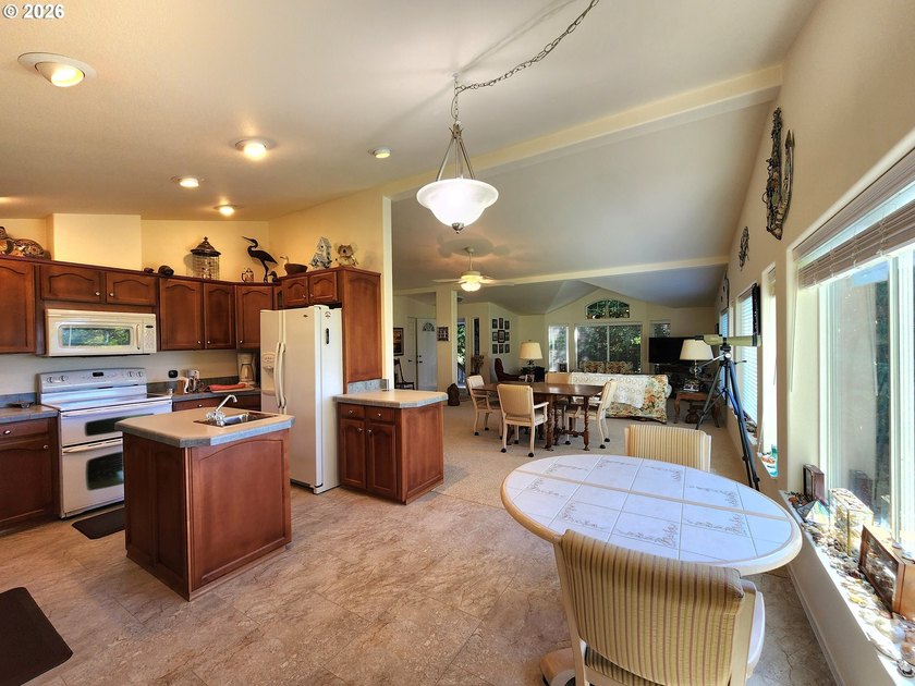 Perched above town with an Ocean views, this meticulously - photo 12