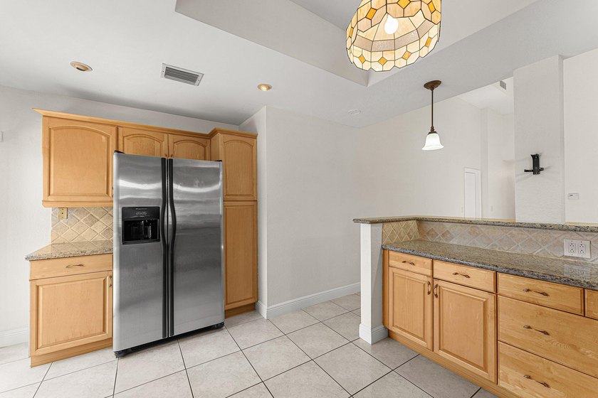 Welcome to this charming 3-bedroom, 2-bathroom villa located in - photo 14