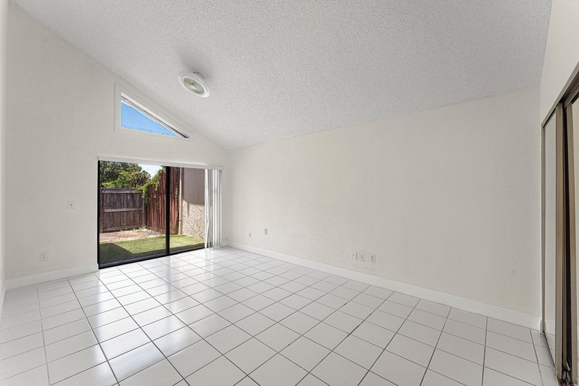 Welcome to this charming 3-bedroom, 2-bathroom villa located in - photo 16