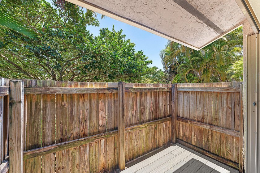 Welcome to this charming 3-bedroom, 2-bathroom villa located in - photo 17