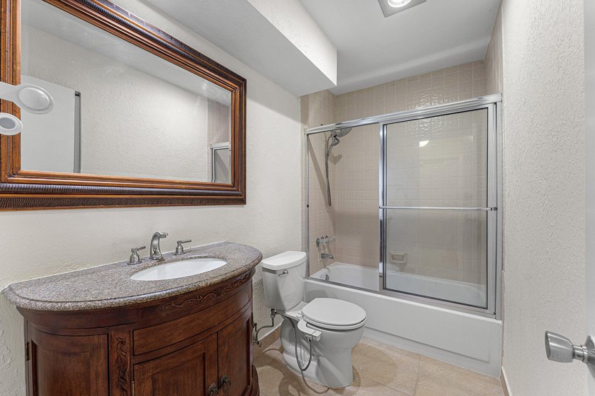 Welcome to this charming 3-bedroom, 2-bathroom villa located in - photo 22