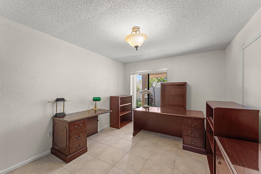 Welcome to this charming 3-bedroom, 2-bathroom villa located in - photo 23