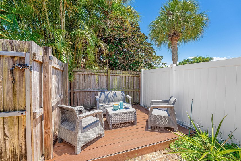 Welcome to this charming 3-bedroom, 2-bathroom villa located in - photo 31