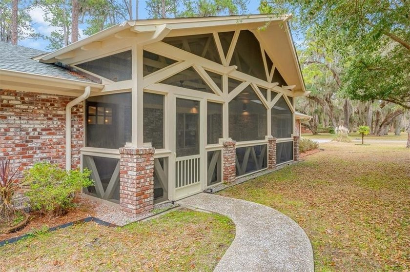 Set beneath a quiet canopy of live oaks, 636 Old Plantation Road - photo 5