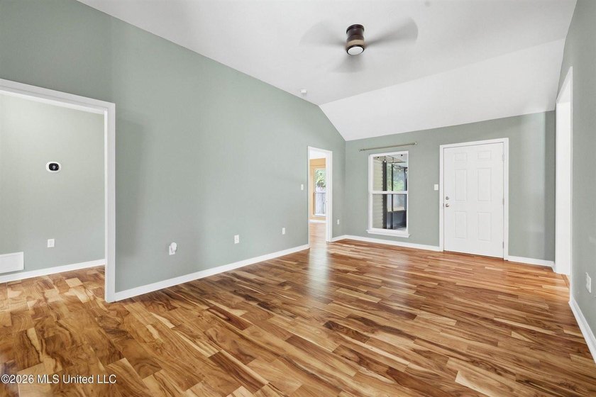 Welcome home to this well maintained 3-bedroom, 2-bathroom home - photo 11