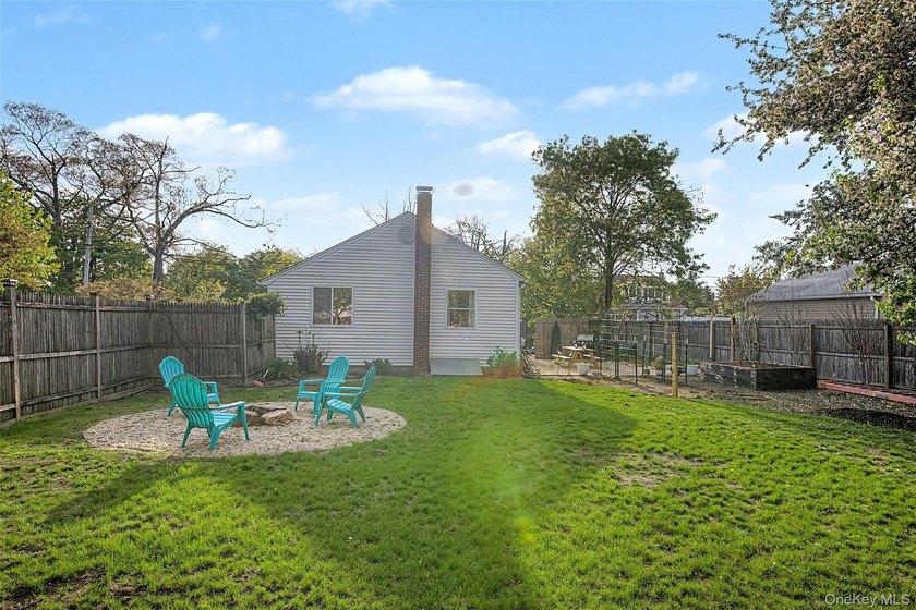 Welcome Home to this Charming 2 Bedroom, 1 Full Bath Ranch - photo 13