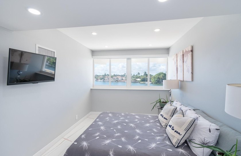 Owner offers a very competitive price. Outstanding 2/2 unit with - photo 15